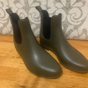 Women’s short rain boots